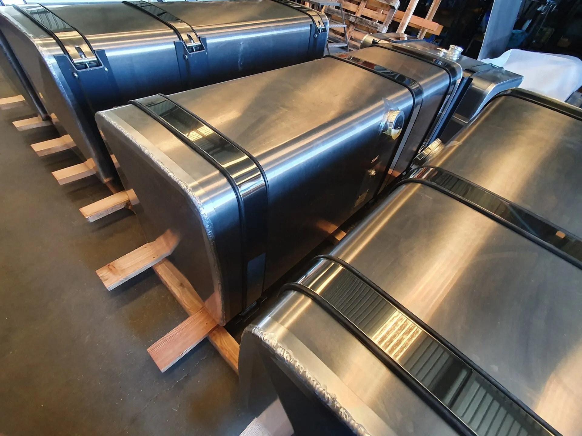 Empresa de reparacion y fabricacion de depositos de vehículos industriales en Alginet, Valencia.