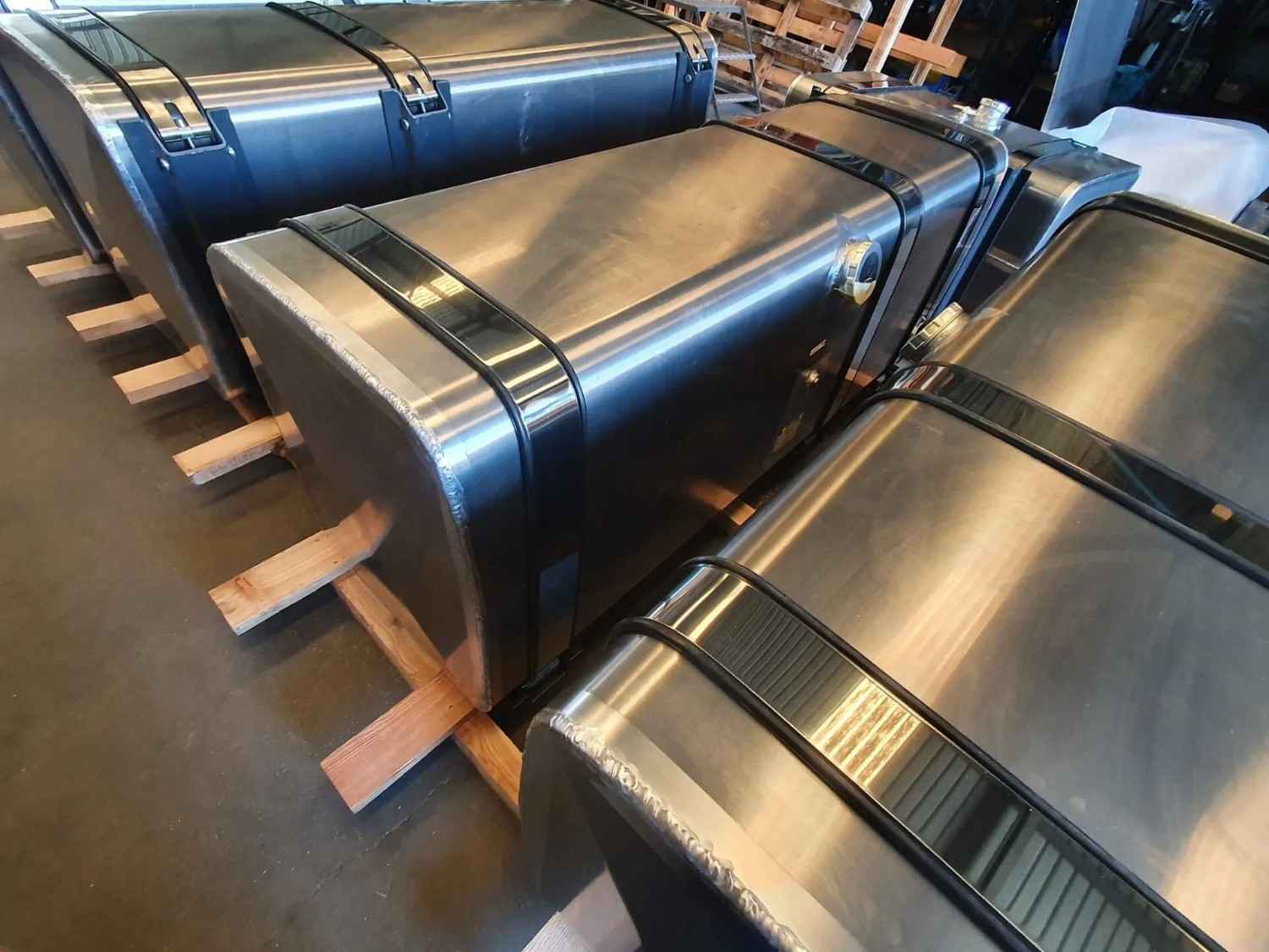 Empresa de reparacion y fabricacion de depositos de vehículos industriales en Alginet, Valencia.